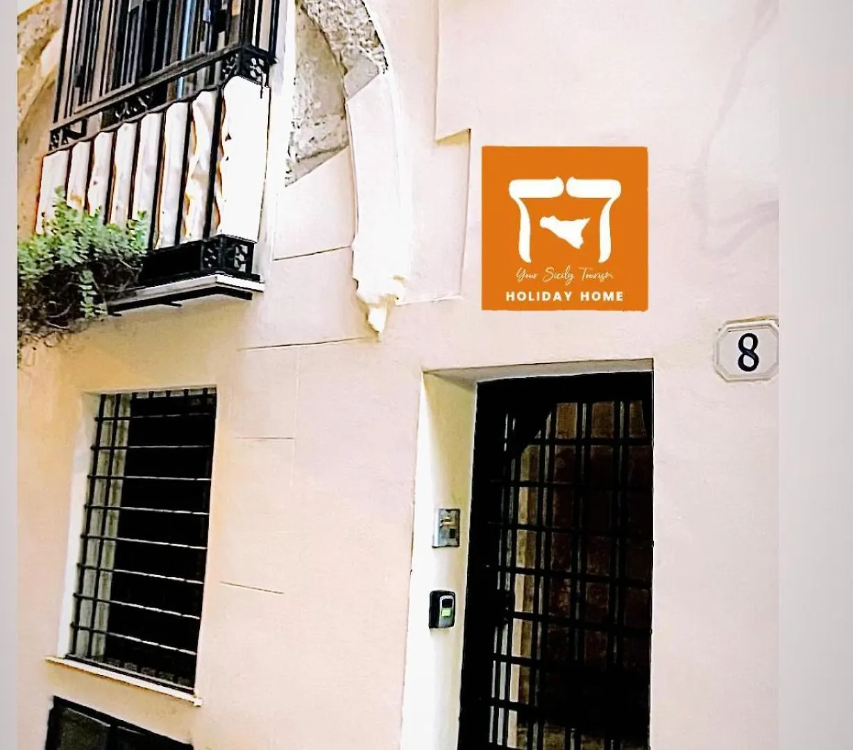 Quattro Canti Bijoux Home Palermo 0*,  Italia